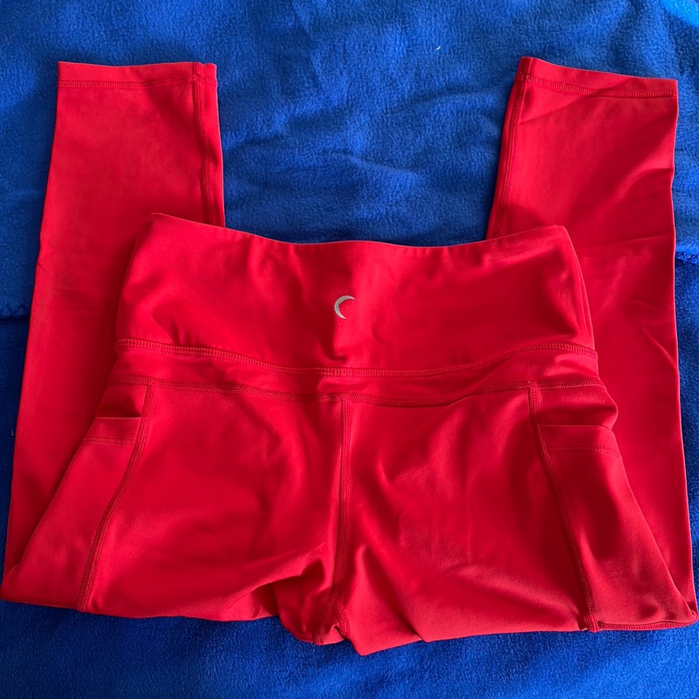 EXCELLENT condition red Zyia cropped leggings